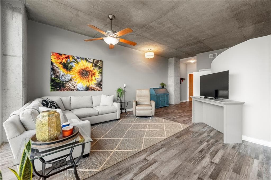 1 bedroom, 1 bathroom, 824 sq ft condominium sold at 3300 Windy Ridge Parkway 1307, Atlanta, GA 30339