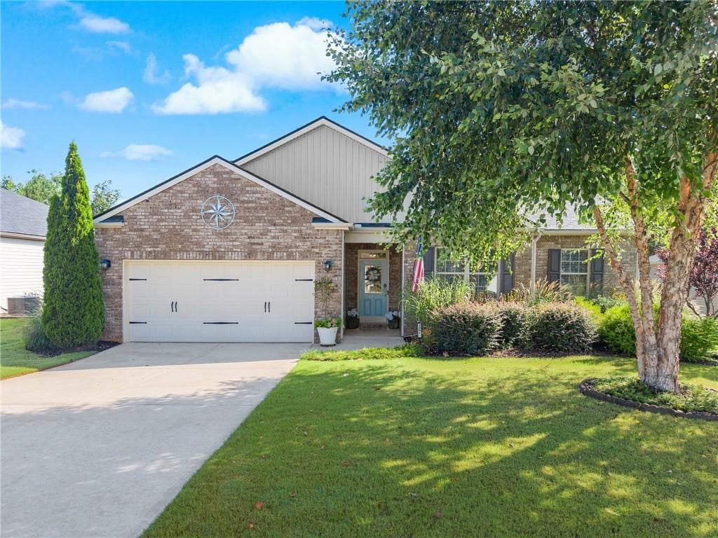 4 bedroom, 2 bathroom, 1,946 sq ft single family residence sold at 3291 Heatherwood Drive, Gainesville, GA 30507