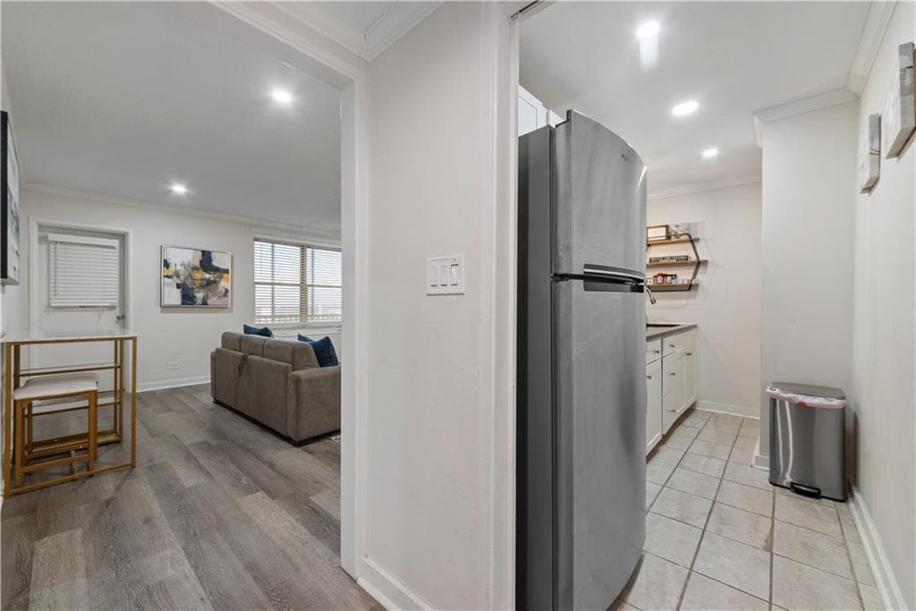 1 bedroom, 1 bathroom, 599 sq ft condominium for sale at 300 Peachtree Street 10H, Atlanta, GA 30308 — photo 2