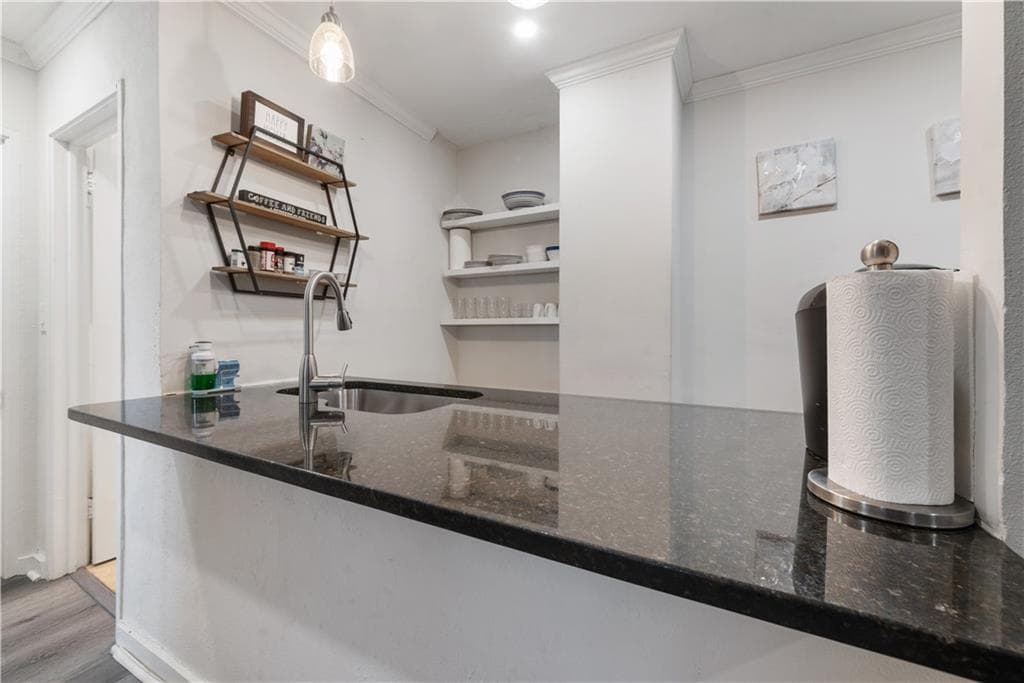 1 bedroom, 1 bathroom, 599 sq ft condominium for sale at 300 Peachtree Street 10H, Atlanta, GA 30308 — photo 5