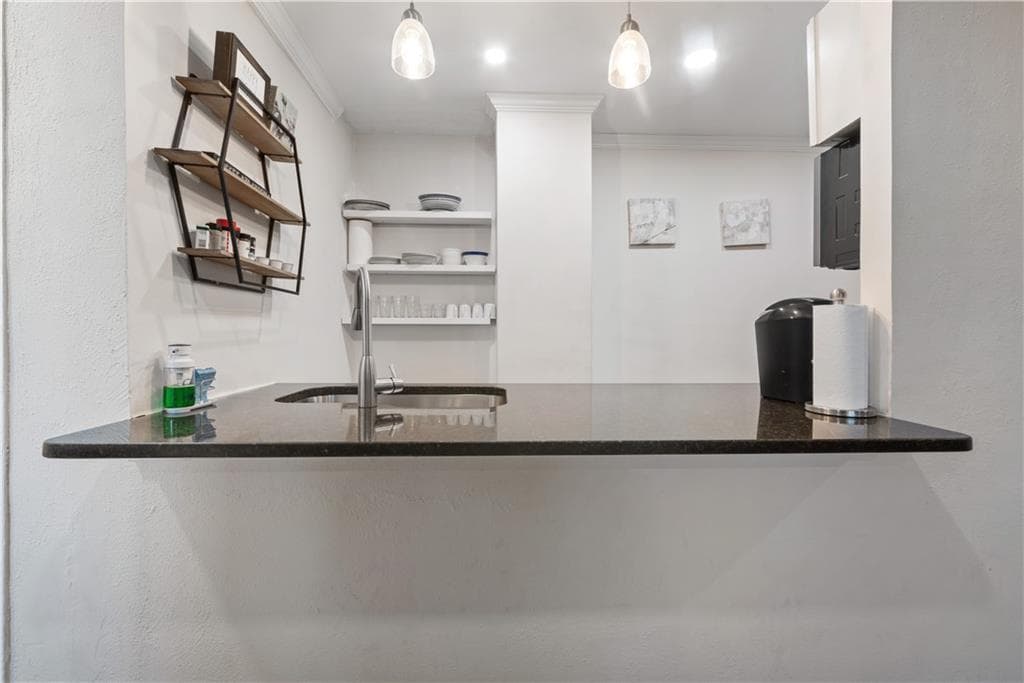 1 bedroom, 1 bathroom, 599 sq ft condominium for sale at 300 Peachtree Street 10H, Atlanta, GA 30308 — photo 6
