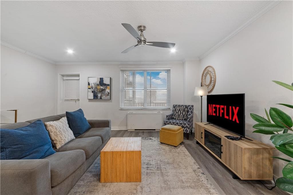 1 bedroom, 1 bathroom, 599 sq ft condominium for sale at 300 Peachtree Street 10H, Atlanta, GA 30308 — photo 7