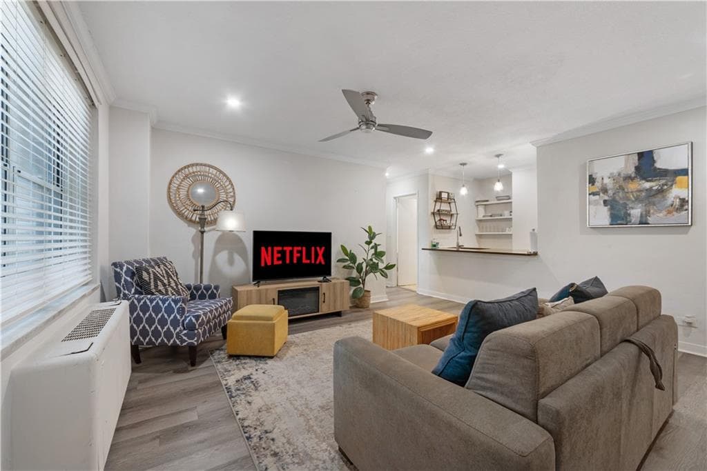 1 bedroom, 1 bathroom, 599 sq ft condominium for sale at 300 Peachtree Street 10H, Atlanta, GA 30308 — photo 8