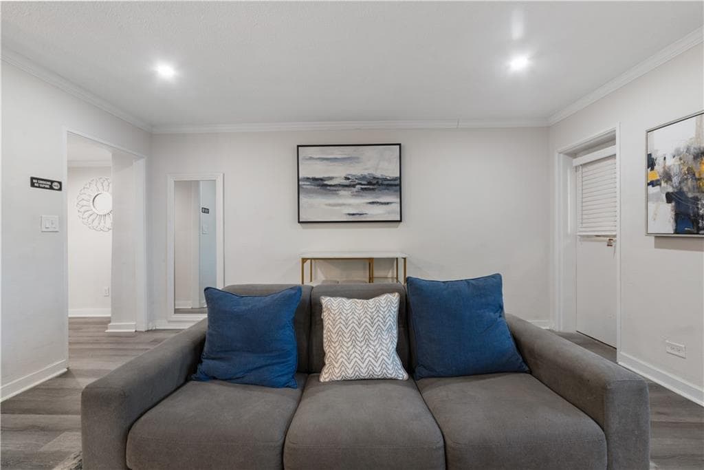 1 bedroom, 1 bathroom, 599 sq ft condominium for sale at 300 Peachtree Street 10H, Atlanta, GA 30308 — photo 9