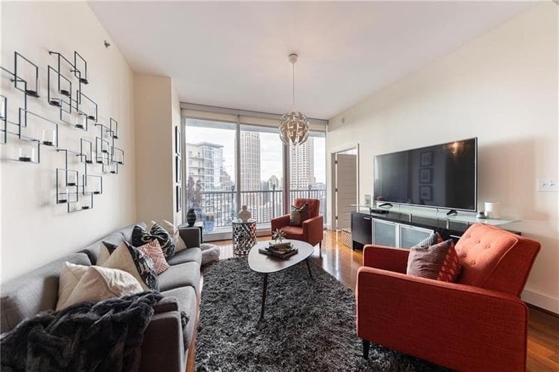 1 bedroom, 1 bathroom, 864 sq ft condominium sold at 1080 PEACHTREE Street 1815, Atlanta, GA 30309