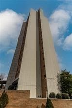 2 bedroom, 1 bathroom, 931 sq ft condominium for sale at 215 Piedmont Avenue 2107, Atlanta, GA 30308 — photo 3