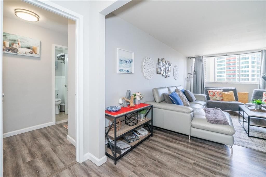 2 bedroom, 1 bathroom, 850 sq ft condominium for sale at 215 Piedmont Avenue 2108, Atlanta, GA 30308 — photo 6