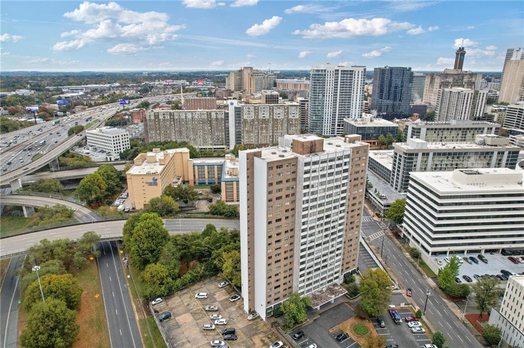 2 bedroom, 1 bathroom, 850 sq ft condominium for sale at 215 Piedmont Avenue 2108, Atlanta, GA 30308 — photo 3