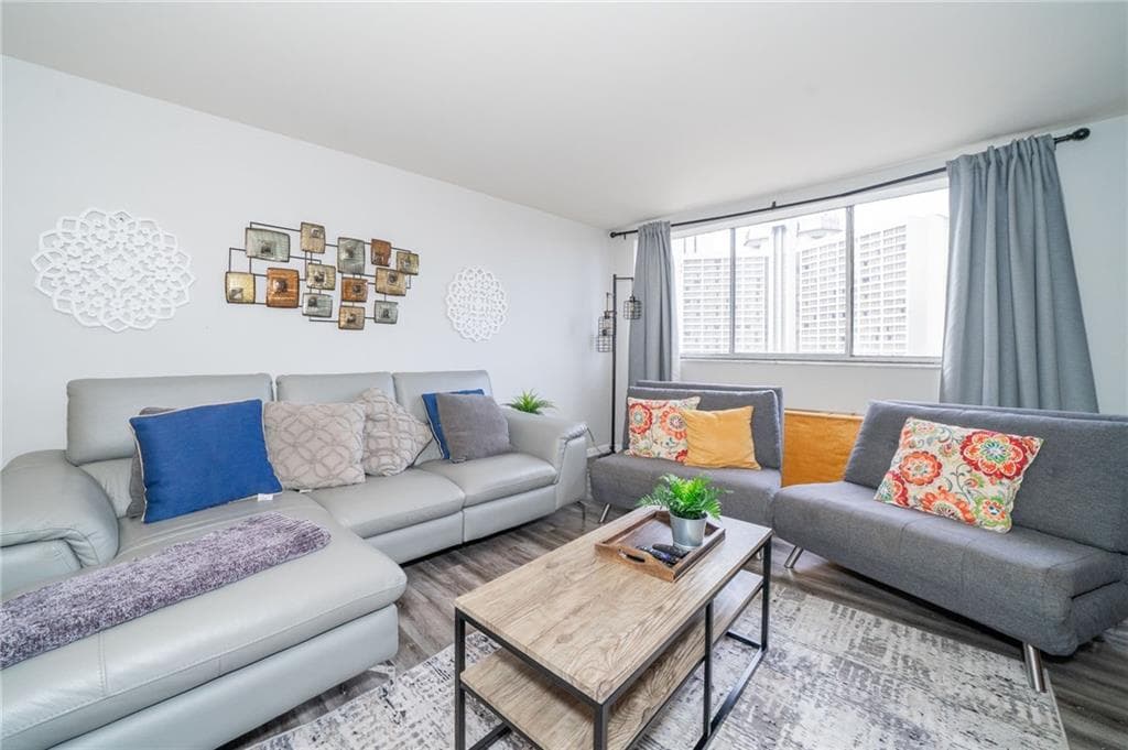 2 bedroom, 1 bathroom, 850 sq ft condominium for sale at 215 Piedmont Avenue 2108, Atlanta, GA 30308 — photo 4