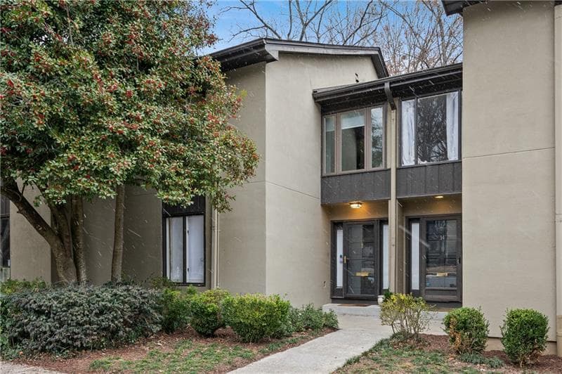 3 bedroom, 4 bathroom, 1,982 sq ft condominium sold at 16 Ivy Ridge, Atlanta, GA 30342