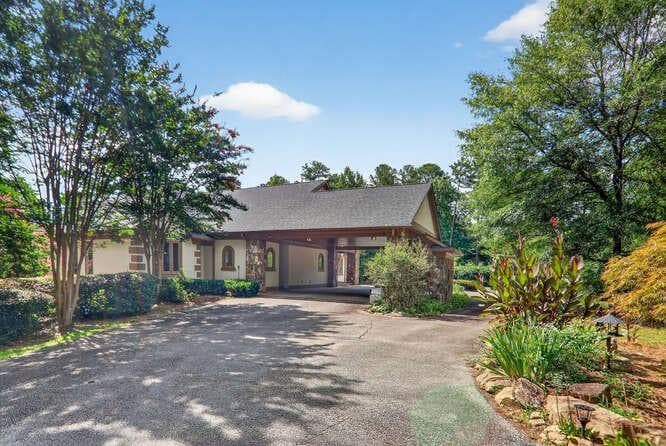 7 bedroom, 6 bathroom, 5,988 sq ft single family residence for sale at 2551 E Maddox Road, Buford, GA 30519 — photo 3