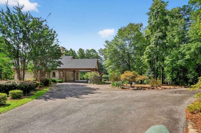 7 bedroom, 6 bathroom, 5,988 sq ft single family residence for sale at 2551 E Maddox Road, Buford, GA 30519 — photo 4