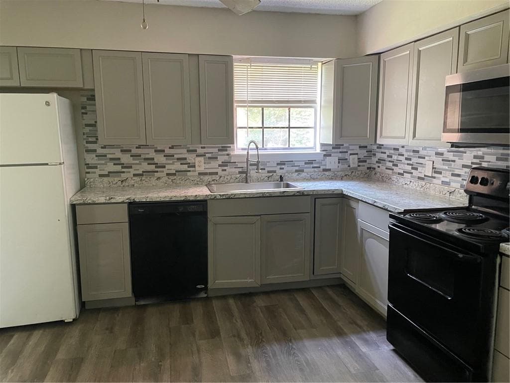 3 bedroom, 4 bathroom, 1,702 sq ft townhouse for sale at 6354 Shannon Parkway 12F, Union City, GA 30291 — photo 6
