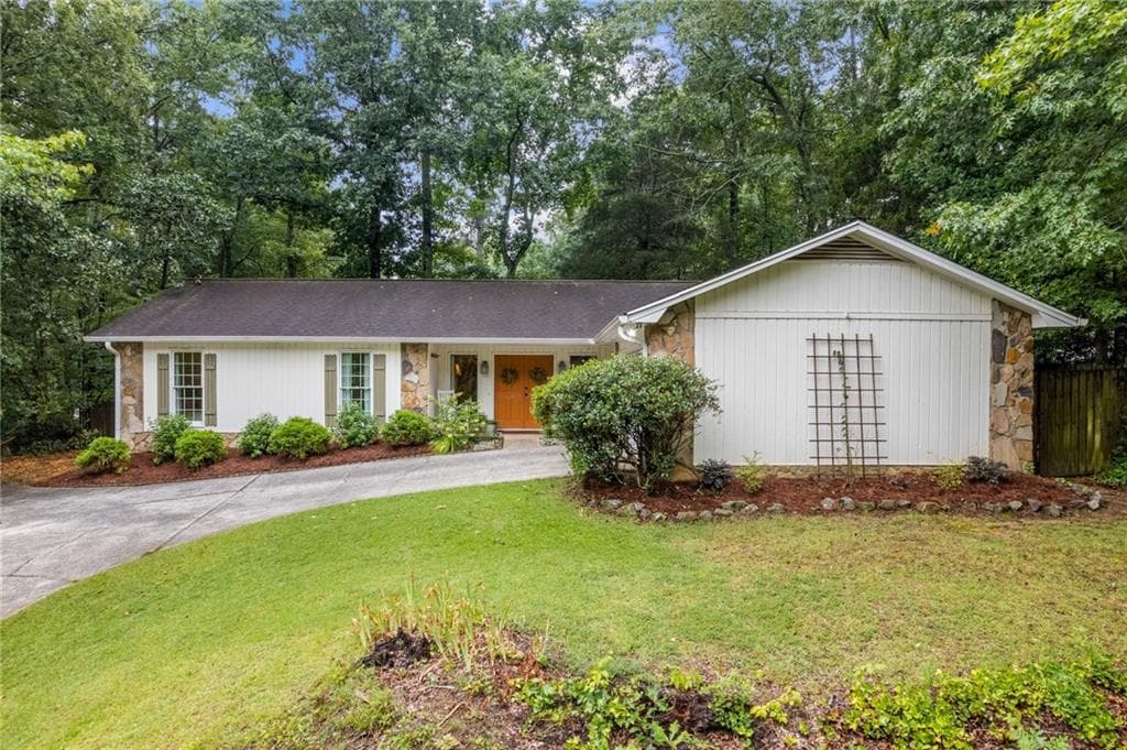 3 bedroom, 2 bathroom, 1,582 sq ft single family residence sold at 3330 Creek Hollow Drive, Marietta, GA 30062