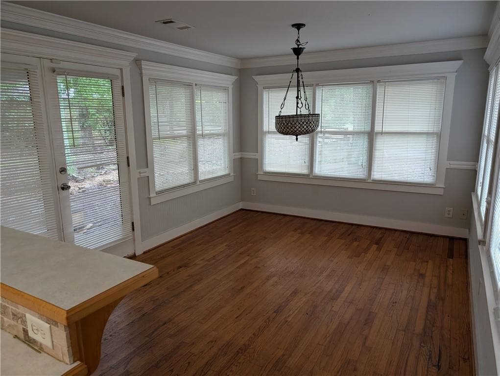 2 bedroom, 2 bathroom single family residence under contract at 5729 Jim Crow Road, Flowery Branch, GA 30542 — photo 7