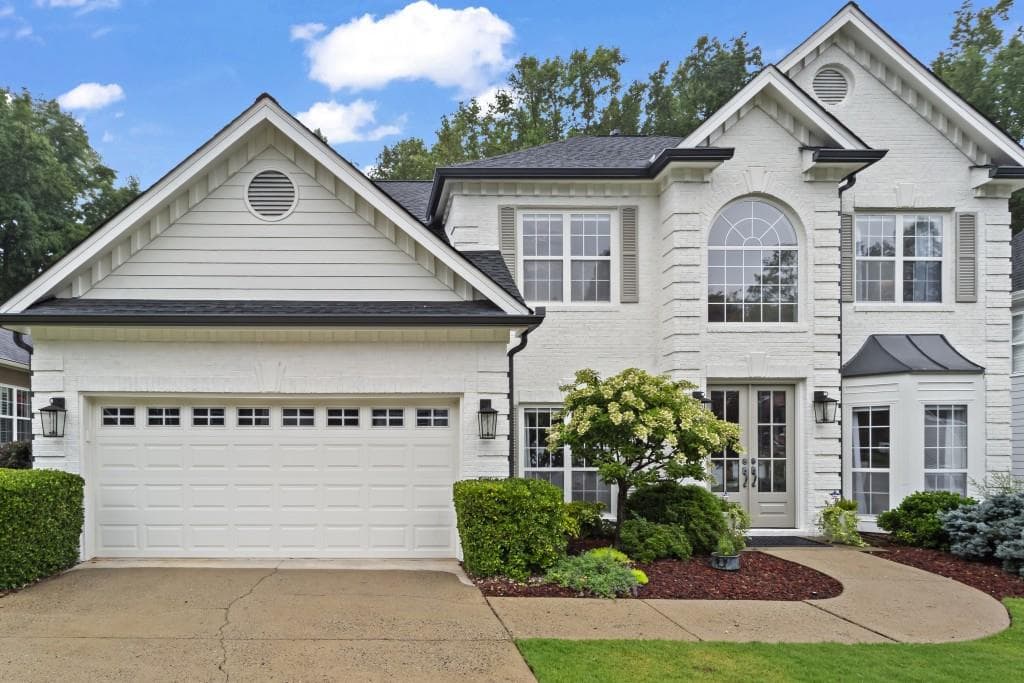 5 bedroom, 3 bathroom, 2,786 sq ft single family residence sold at 1535 Elgaen Place Drive, Roswell, GA 30075