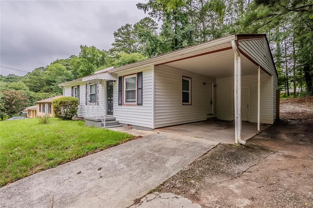 3 bedroom, 1 bathroom, 925 sq ft single family residence for sale at 3633 Bunker Hill Drive, Atlanta, GA 30331 — photo 3