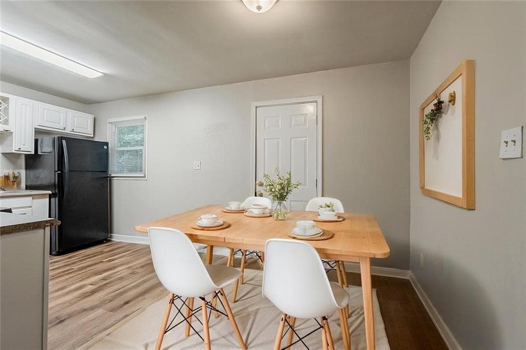 3 bedroom, 1 bathroom, 925 sq ft single family residence for sale at 3633 Bunker Hill Drive, Atlanta, GA 30331 — photo 4