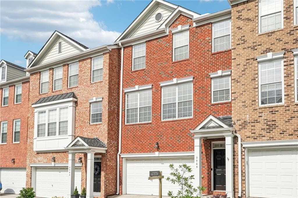 3 bedroom, 4 bathroom, 2,511 sq ft townhouse sold at 3505 Chattahoochee Summit Lane 25, Atlanta, GA 30339