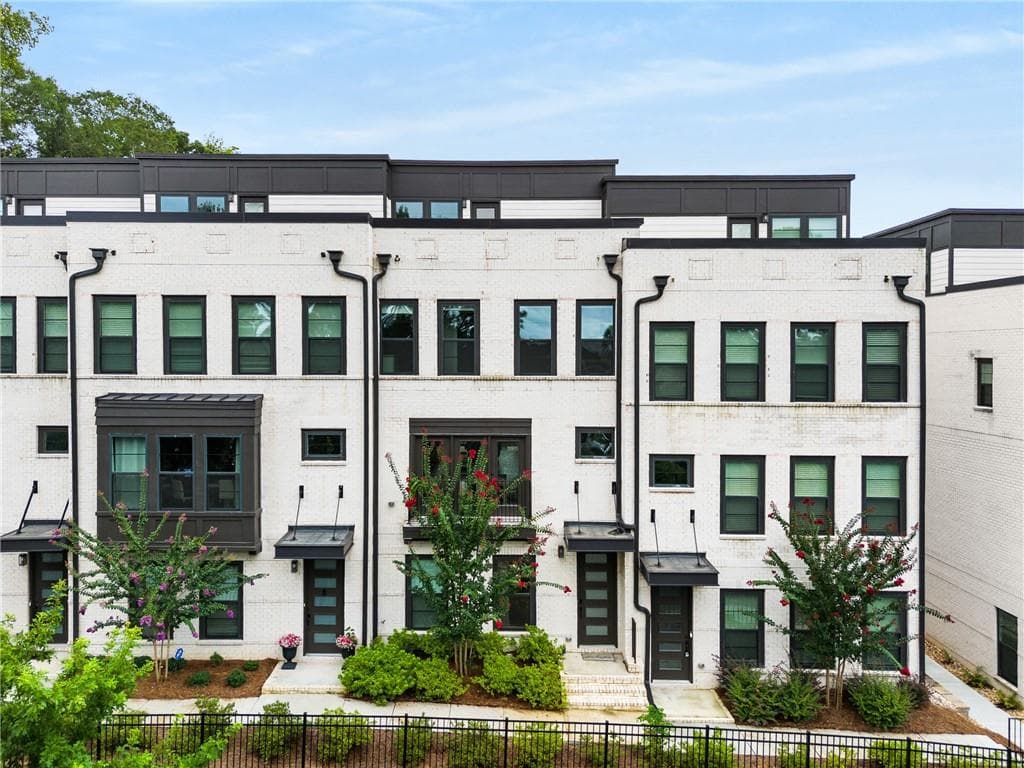 4 bedroom, 5 bathroom, 2,627 sq ft townhouse sold at 517 Whitlox Road, Atlanta, GA 30318
