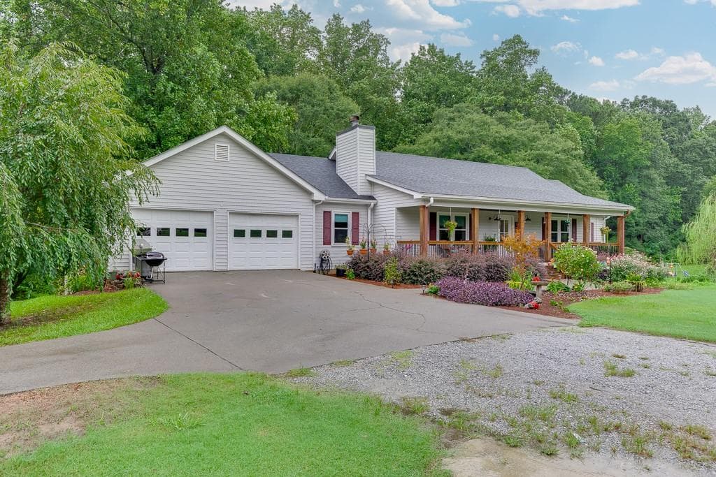 3 bedroom, 2 bathroom, 1,900 sq ft single family residence sold at 2225 Bold Springs Road, Dacula, GA 30019