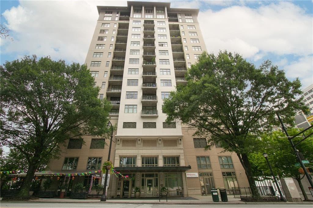 2 bedroom, 2 bathroom, 1,380 sq ft condominium sold at 565 Peachtree Street 1303, Atlanta, GA 30308