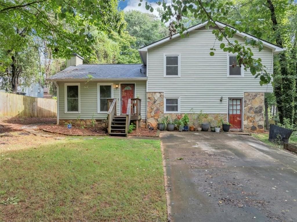 3 bedroom, 2 bathroom, 1,860 sq ft single family residence sold at 3221 BROMLEY ROWE, Duluth, GA 30096