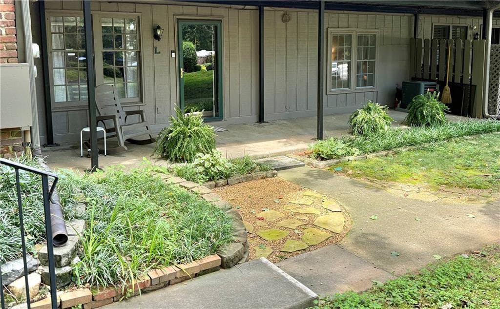 1 bedroom, 1 bathroom, 768 sq ft condominium sold at 3085 Colonial Way L, Atlanta, GA 30341
