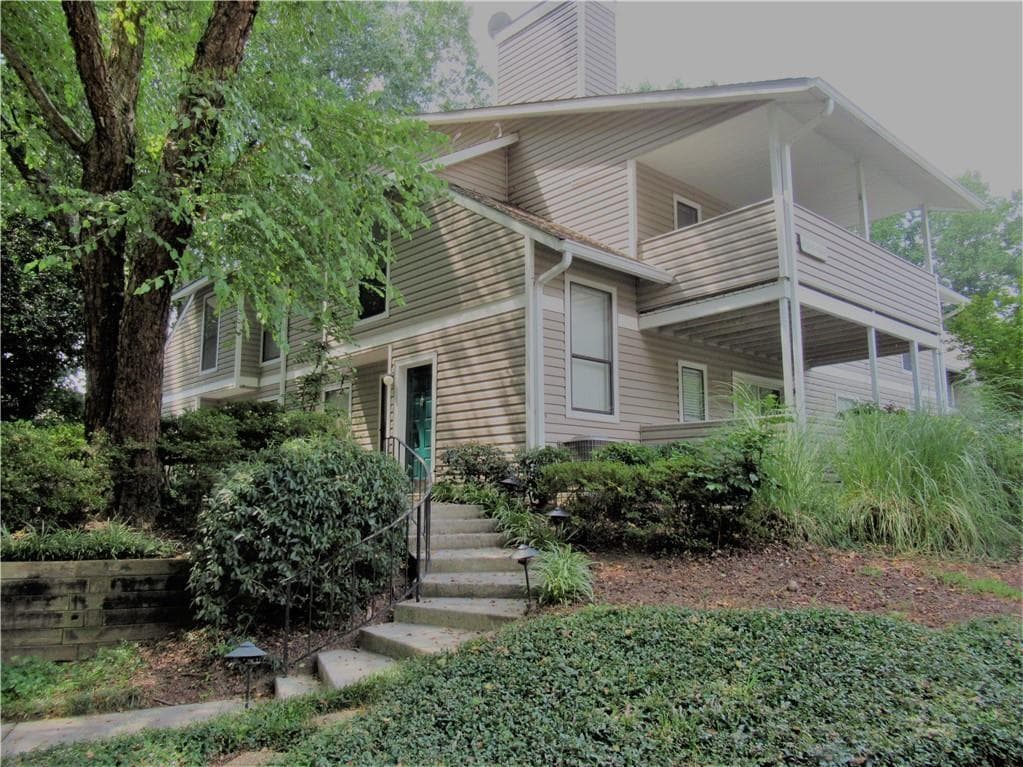 2 bedroom, 1 bathroom, 1,179 sq ft condominium sold at 1304 Wynnes Ridge Circle, Marietta, GA 30067
