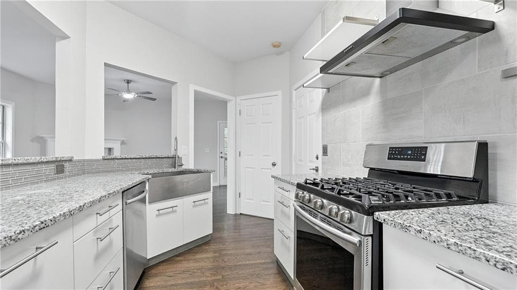 4 bedroom, 4 bathroom, 2,900 sq ft single family residence for sale at 730 Reeves Lake Drive, Marietta, GA 30064 — photo 2