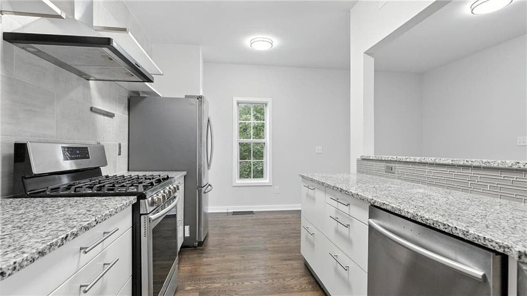4 bedroom, 4 bathroom, 2,900 sq ft single family residence for sale at 730 Reeves Lake Drive, Marietta, GA 30064 — photo 4