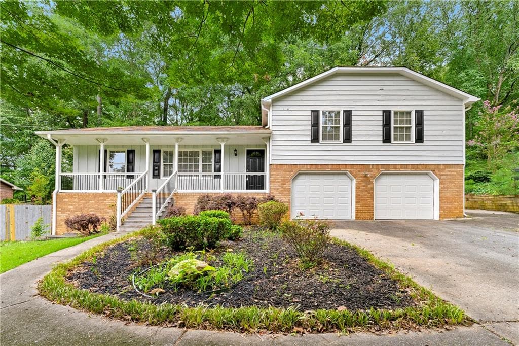 3 bedroom, 2 bathroom, 2,351 sq ft single family residence sold at 2140 Spalding Drive, Marietta, GA 30062