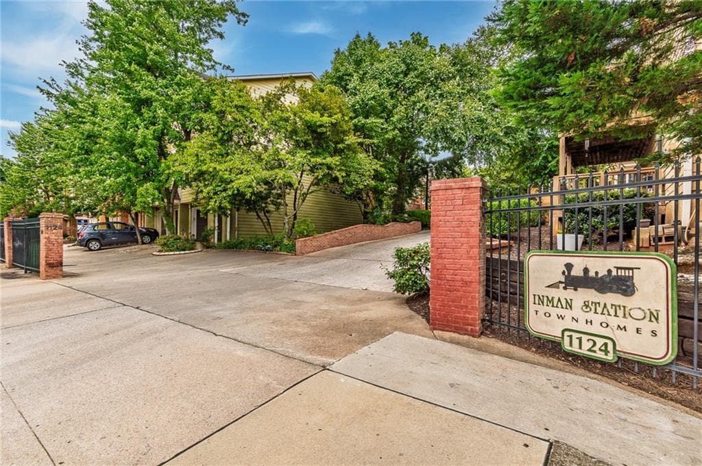 3 bedroom, 3 bathroom, 1,190 sq ft townhouse sold at 1124 Dekalb Avenue 8, Atlanta, GA 30307