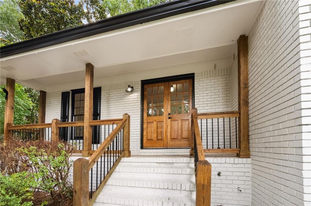 5 bedroom, 3 bathroom, 2,669 sq ft single family residence under contract at 3844 Lake Drive, Smyrna, GA 30082 — photo 3