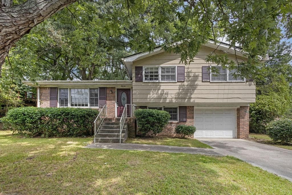 3 bedroom, 2 bathroom, 1,531 sq ft single family residence sold at 5674 Sandhurst Drive, Forest Park, GA 30297