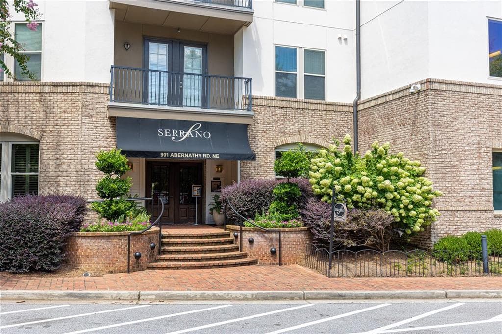2 bedroom, 2 bathroom, 1,002 sq ft condominium sold at 901 Abernathy Road 4170, Atlanta, GA 30328