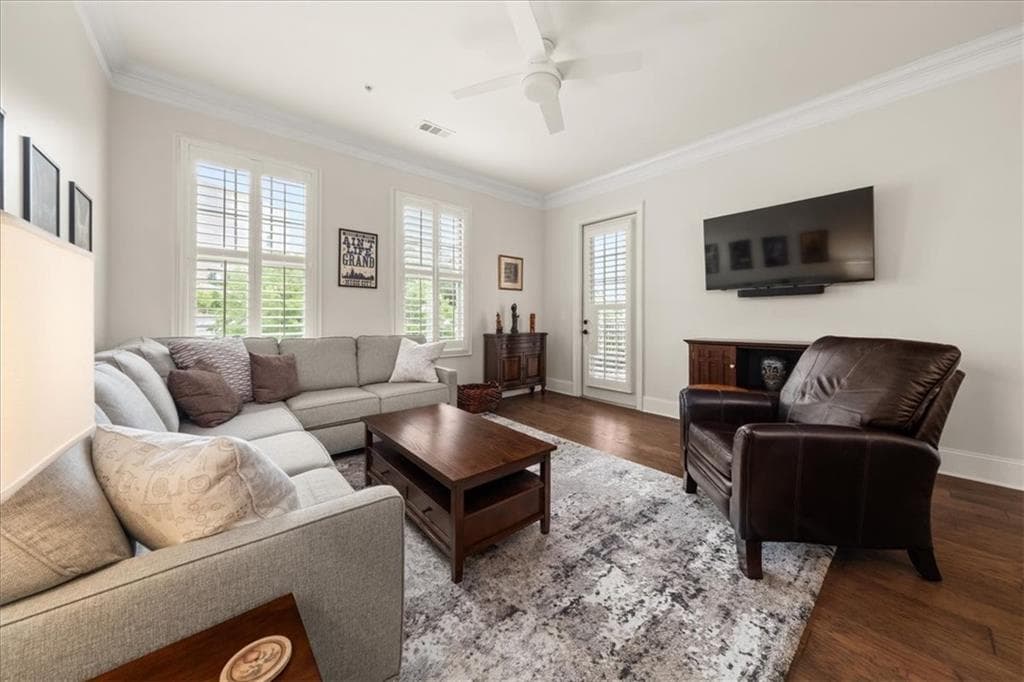 2 bedroom, 2 bathroom, 1,363 sq ft condominium sold at 3621 Vinings Slope 1432, Atlanta, GA 30339