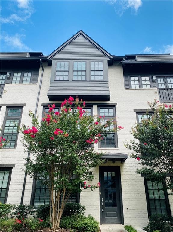 3 bedroom, 4 bathroom, 2,220 sq ft townhouse sold at 6540 Aria Village Drive, Atlanta, GA 30328