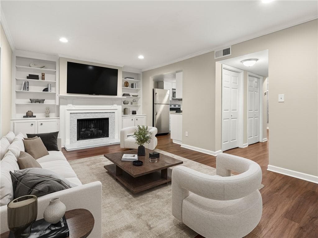 3 bedroom, 3 bathroom, 1,798 sq ft condominium sold at 95 Ivy Trail, Atlanta, GA 30342