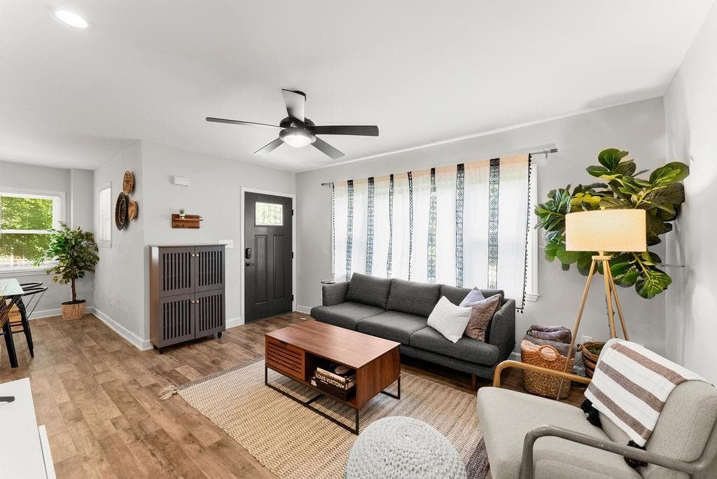 4 bedroom, 3 bathroom, 2,147 sq ft single family residence for sale at 1423 Lanvale Drive, Atlanta, GA 30310 — photo 6