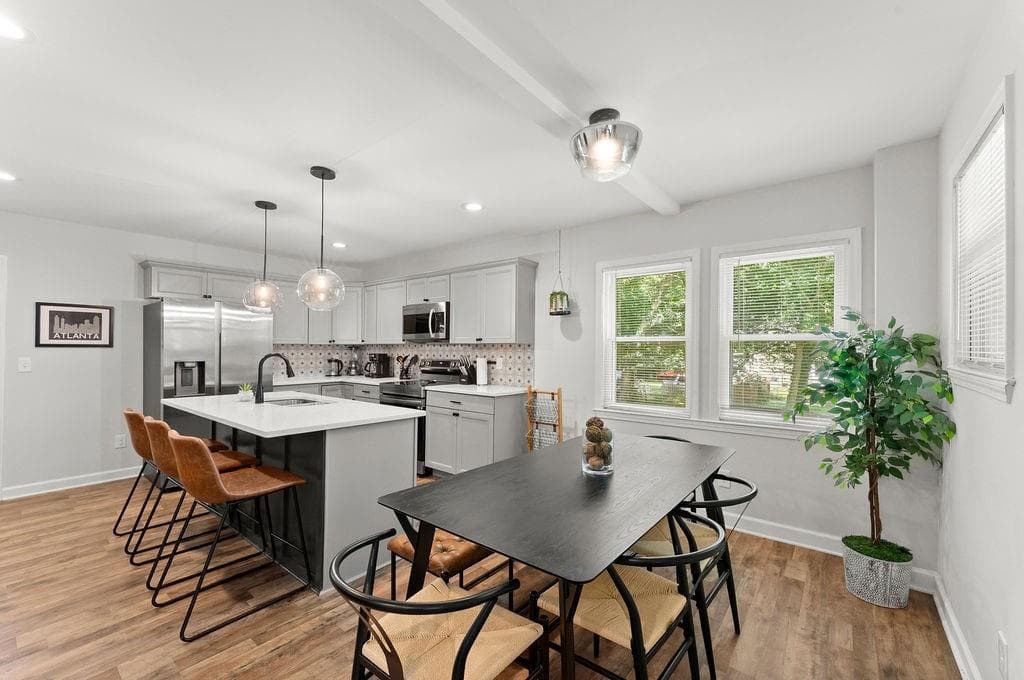 4 bedroom, 3 bathroom, 2,147 sq ft single family residence for sale at 1423 Lanvale Drive, Atlanta, GA 30310 — photo 5