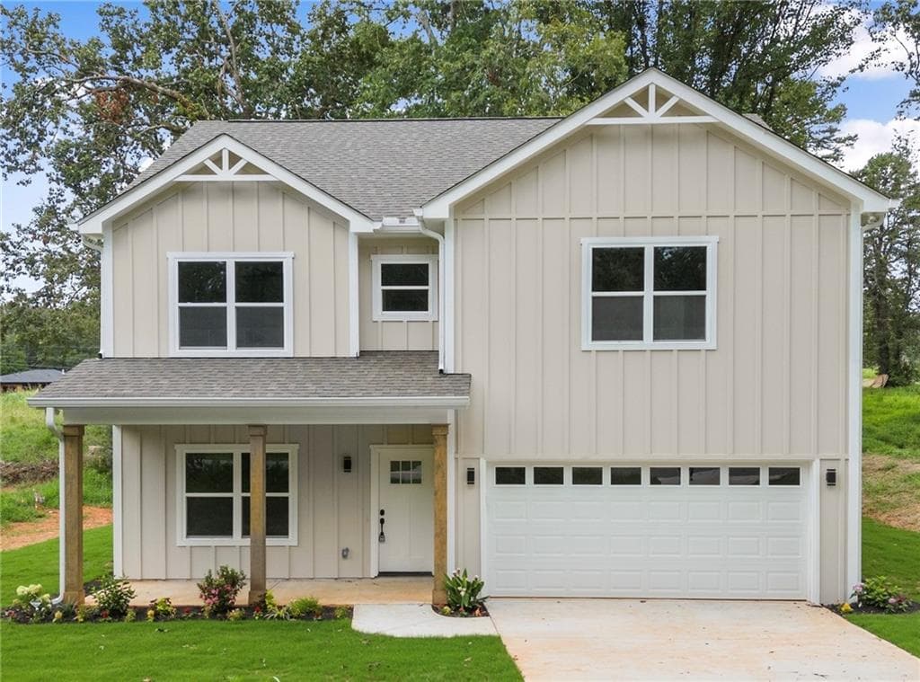 4 bedroom, 3 bathroom, 3,300 sq ft single family residence sold at 220 HARDMAN, Clarkesville, GA 30523