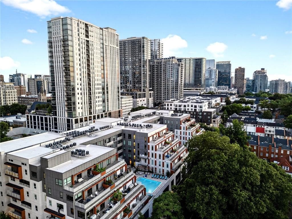 3 bedroom, 3 bathroom, 3,000 sq ft condominium sold at 775 Juniper Street 624, Atlanta, GA 30308