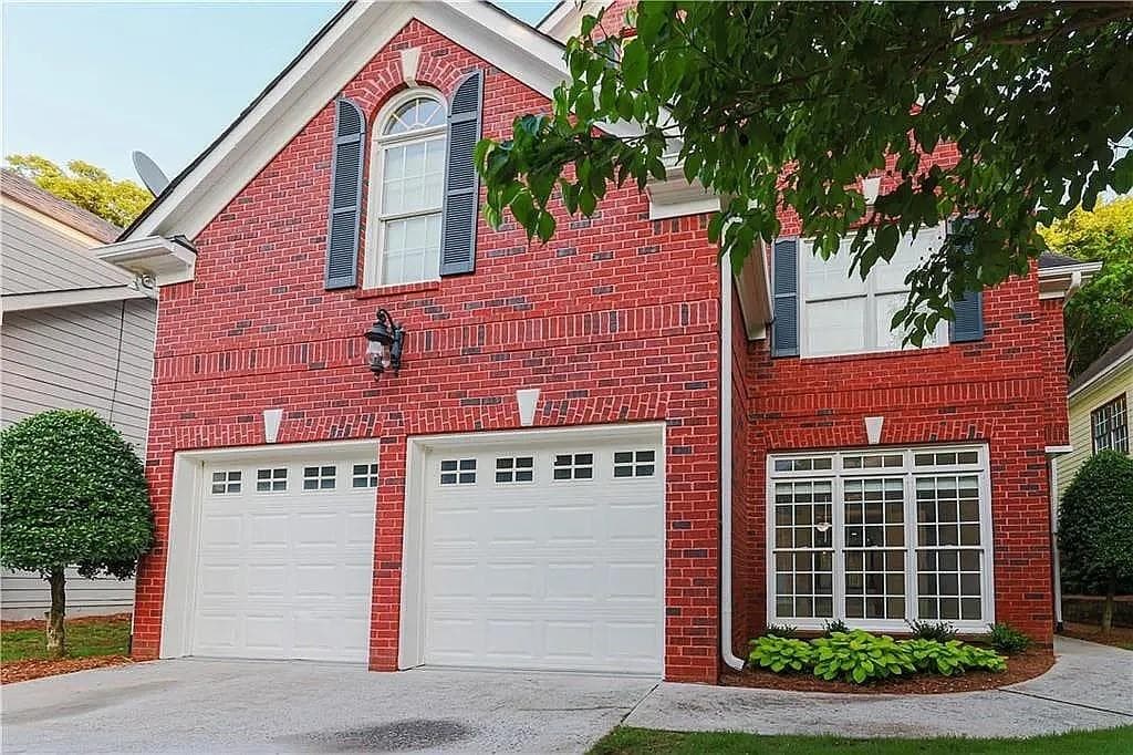 4 bedroom, 4 bathroom, 3,200 sq ft single family residence under contract at 996 Pitts Road, Sandy Springs, GA 30350 — photo 3