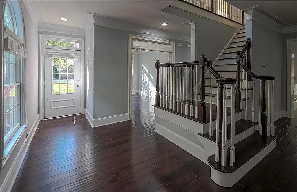 4 bedroom, 4 bathroom, 3,200 sq ft single family residence under contract at 996 Pitts Road, Sandy Springs, GA 30350 — photo 2