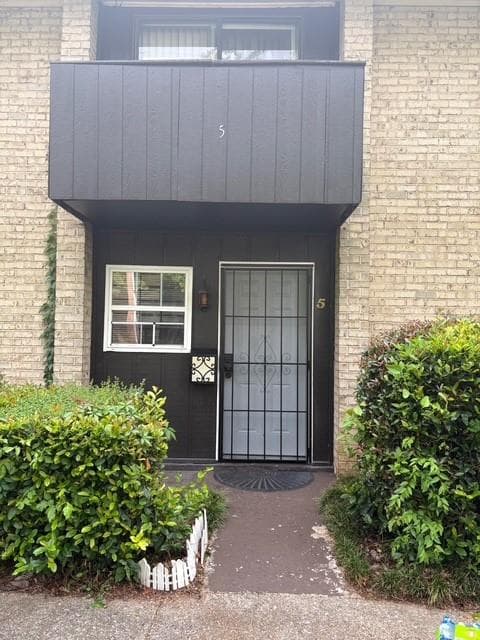 2 bedroom, 2 bathroom, 1,054 sq ft condominium sold at 1867 Myrtle Drive 5, Atlanta, GA 30311