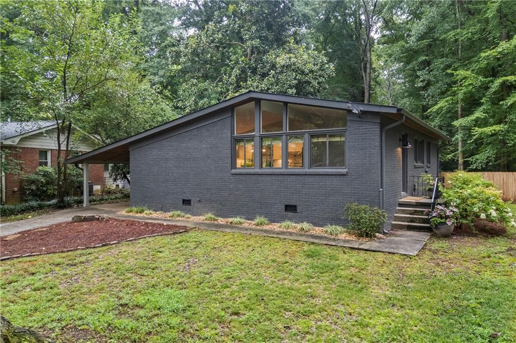 1144 Greenbriar Circle, Decatur, GA 30033 — most recent listing photo