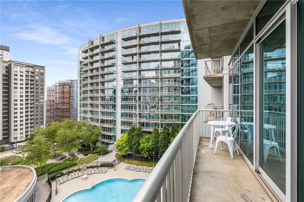 2 bedroom, 2 bathroom, 1,196 sq ft condominium sold at 950 W Peachtree Street 1214, Atlanta, GA 30309
