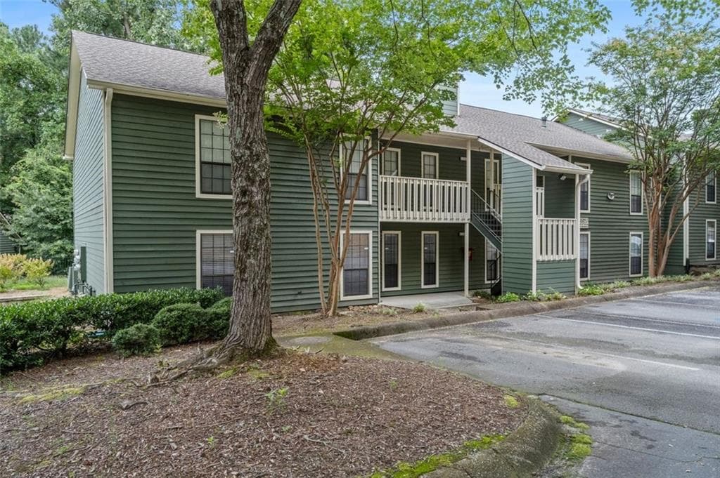 2 bedroom, 2 bathroom, 1,350 sq ft condominium sold at 4531 Vinings Central Trace 83, Atlanta, GA 30339