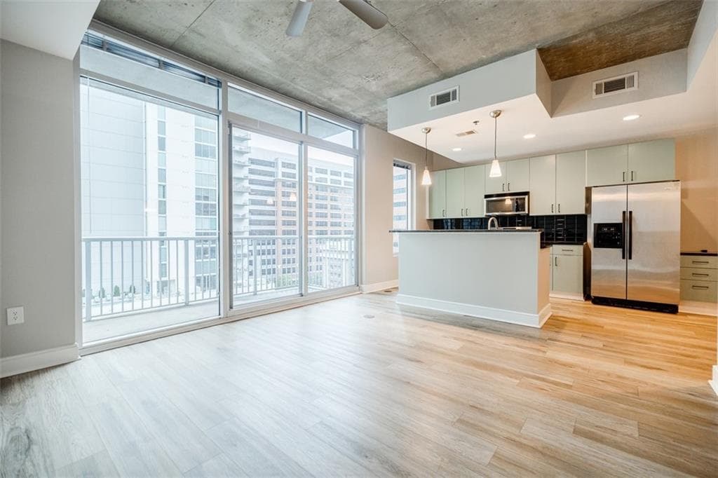 1 bedroom, 1 bathroom, 768 sq ft condominium sold at 44 Peachtree Place 1228, Atlanta, GA 30309